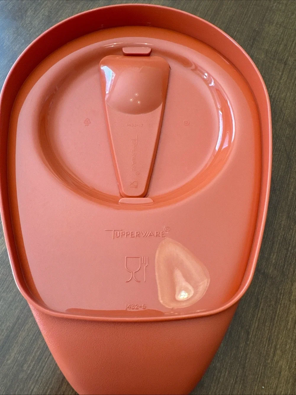 Tupperware chopping pour orange cutting board with scraper New